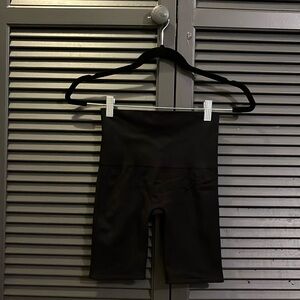 SPANX 6” Bike Shorts Size Small